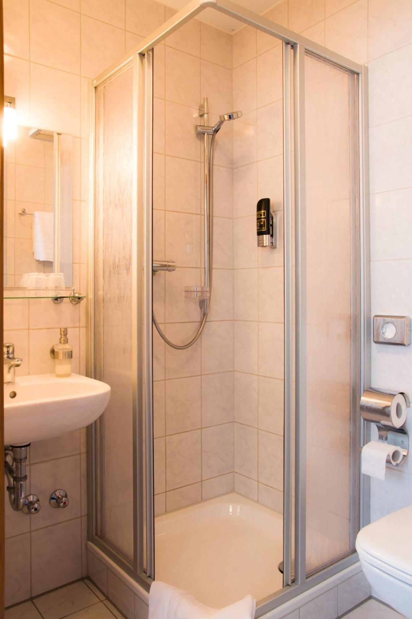 Gaestehaus Zur Kurve ツィルンドルフ 部屋 写真