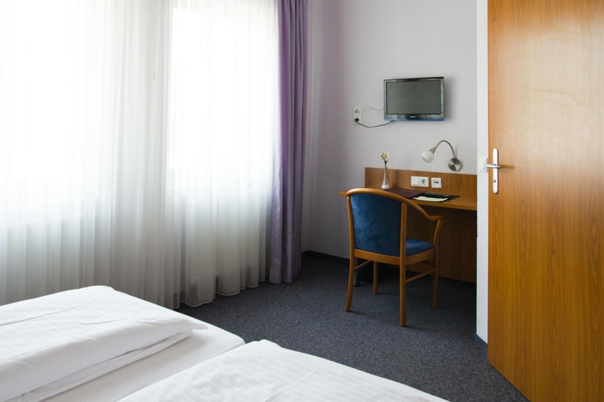 Gaestehaus Zur Kurve ツィルンドルフ 部屋 写真