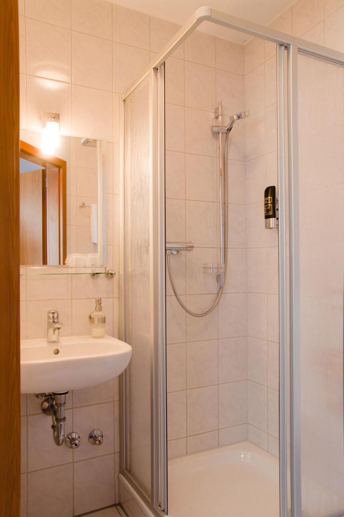 Gaestehaus Zur Kurve ツィルンドルフ 部屋 写真