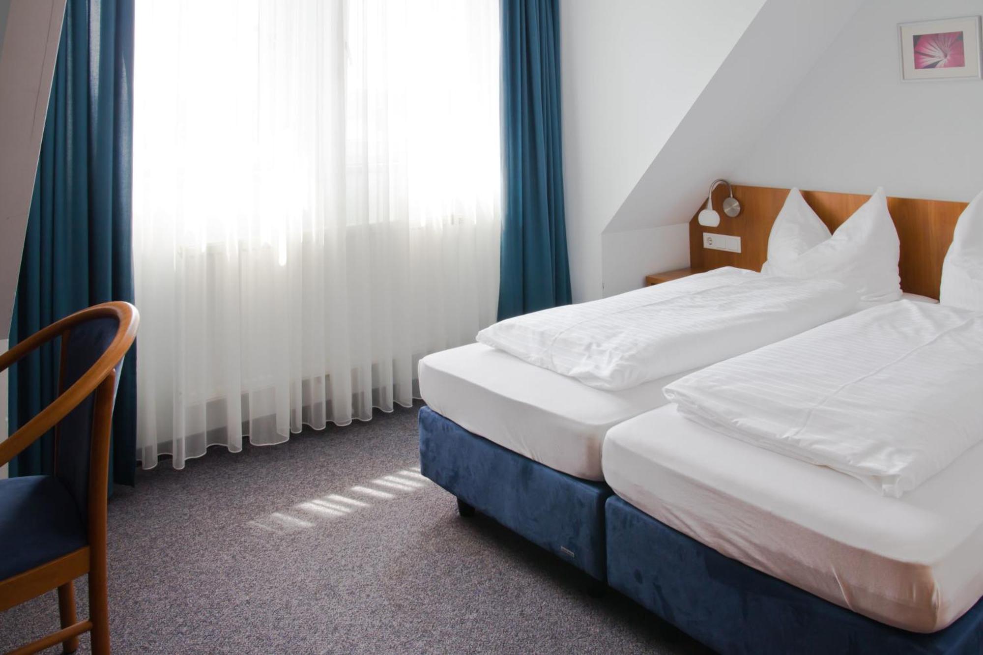 Gaestehaus Zur Kurve ツィルンドルフ 部屋 写真