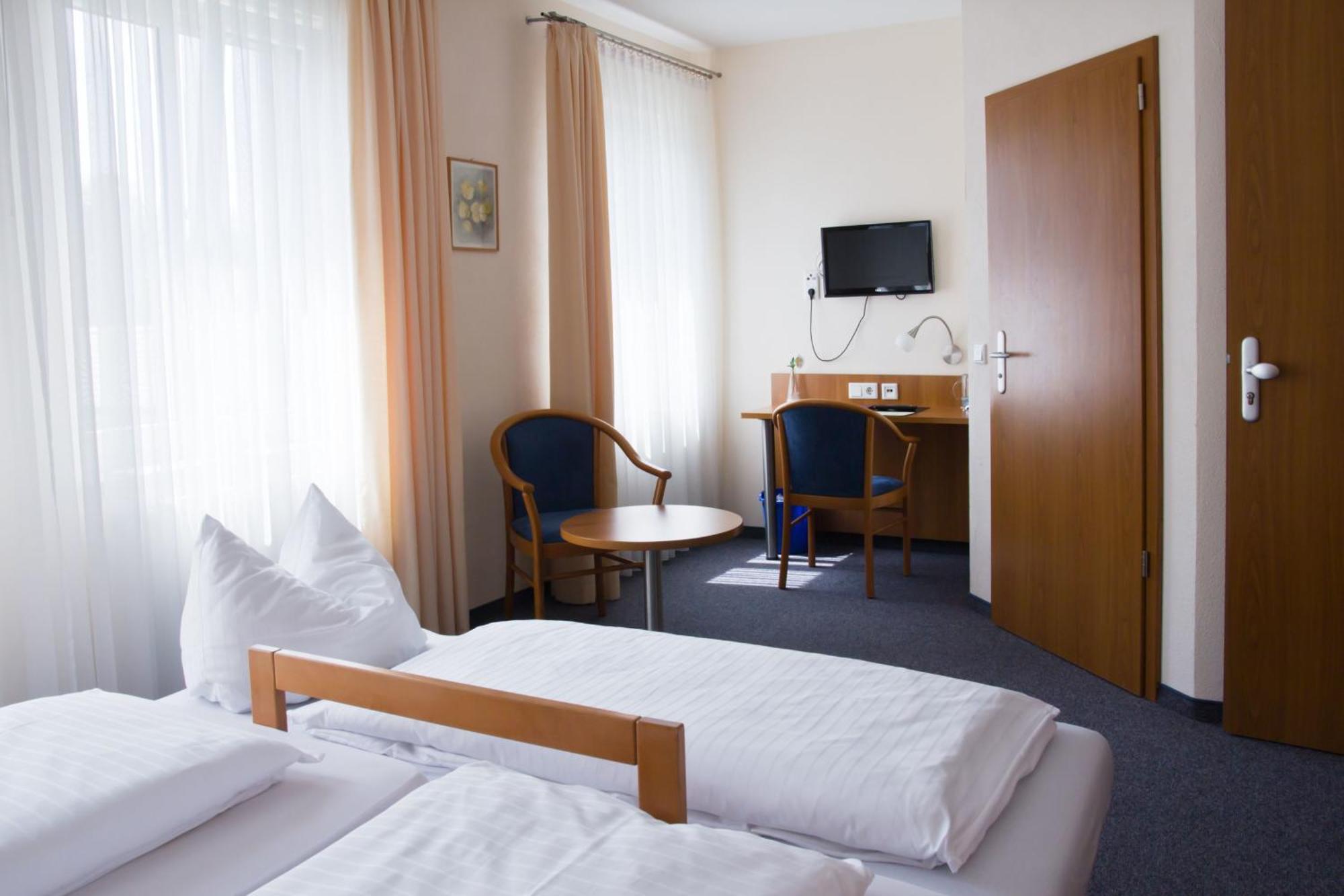 Gaestehaus Zur Kurve ツィルンドルフ 部屋 写真
