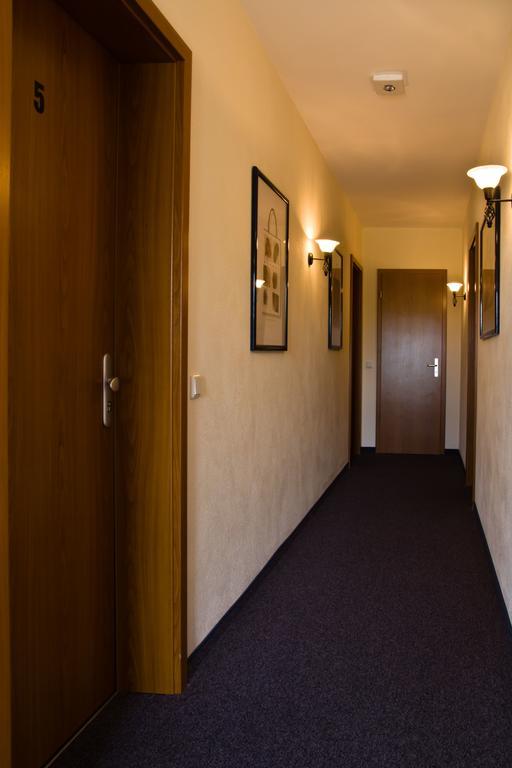 Gaestehaus Zur Kurve ツィルンドルフ エクステリア 写真