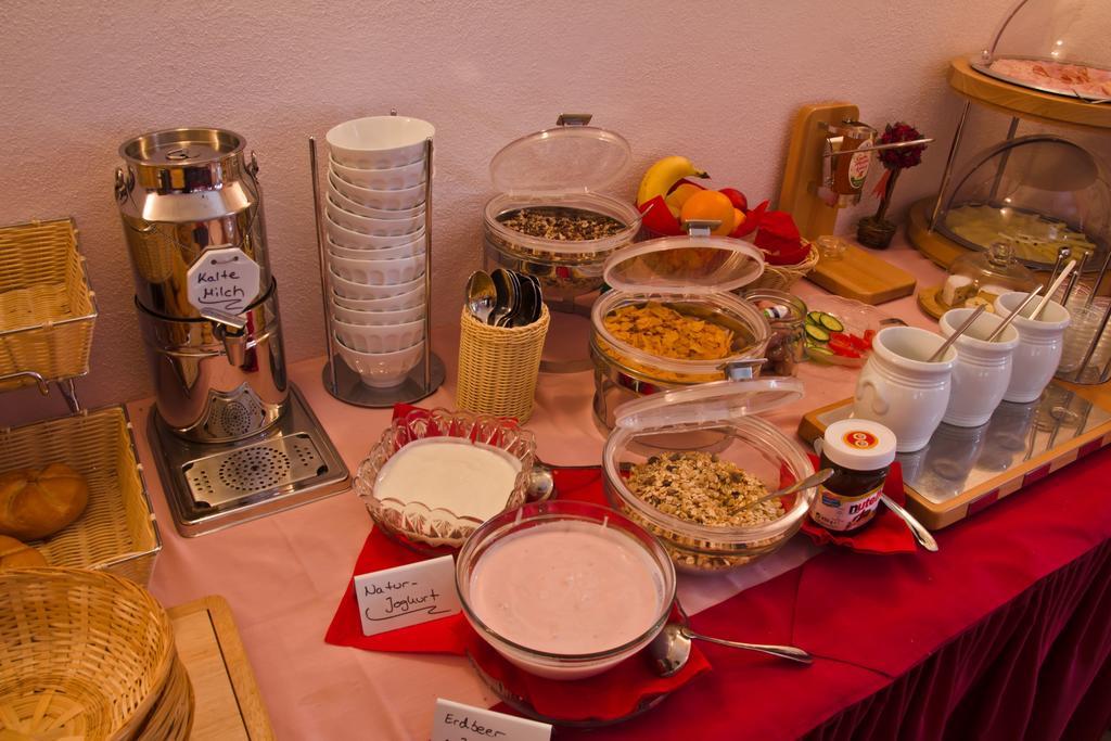 Gaestehaus Zur Kurve ツィルンドルフ エクステリア 写真