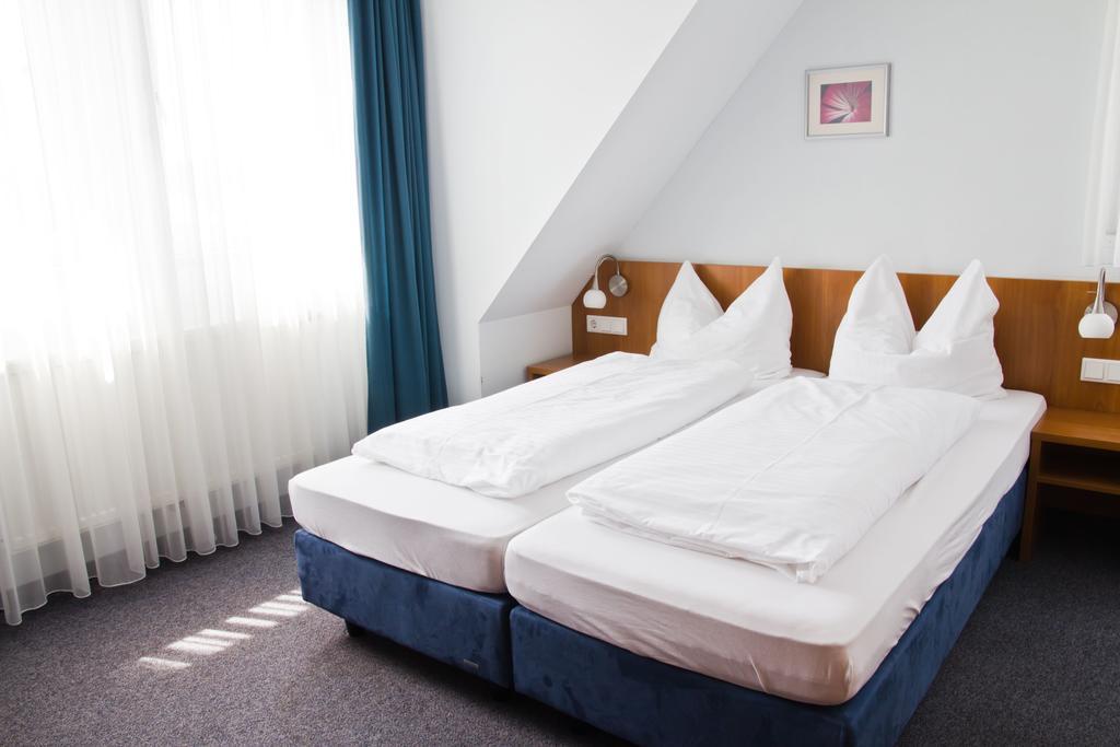 Gaestehaus Zur Kurve ツィルンドルフ 部屋 写真