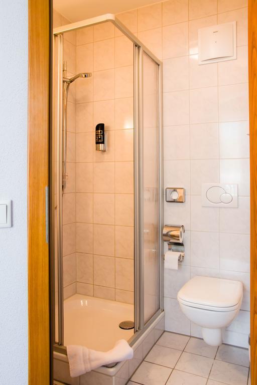 Gaestehaus Zur Kurve ツィルンドルフ 部屋 写真