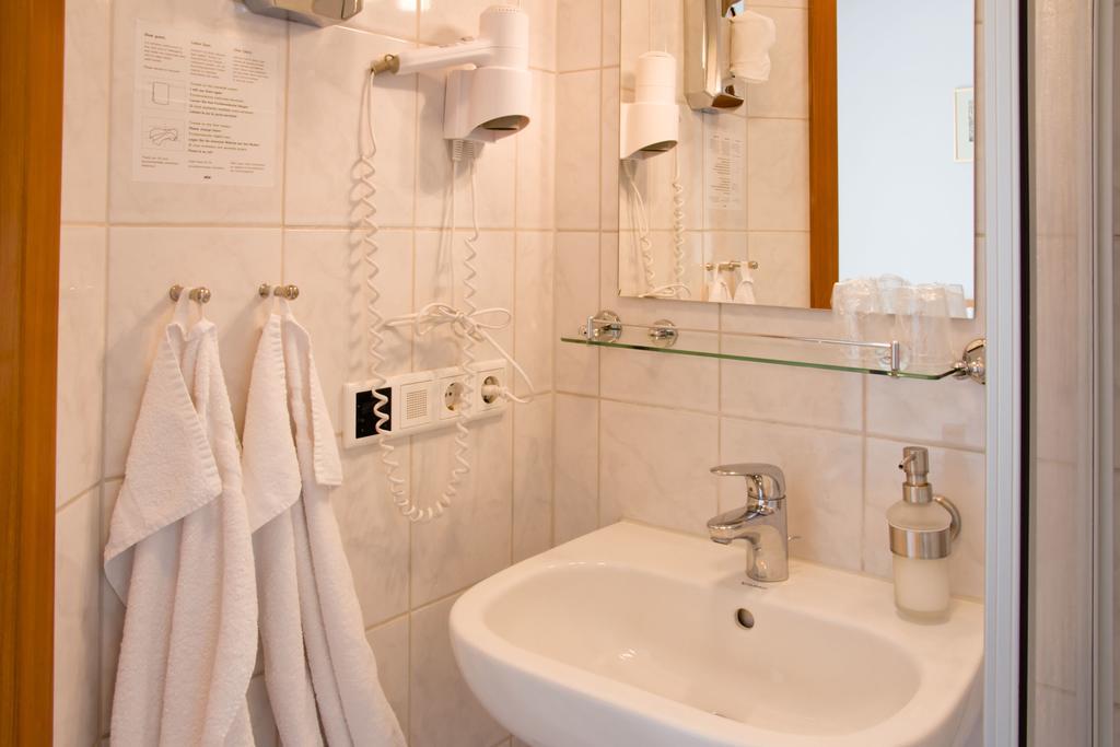 Gaestehaus Zur Kurve ツィルンドルフ 部屋 写真