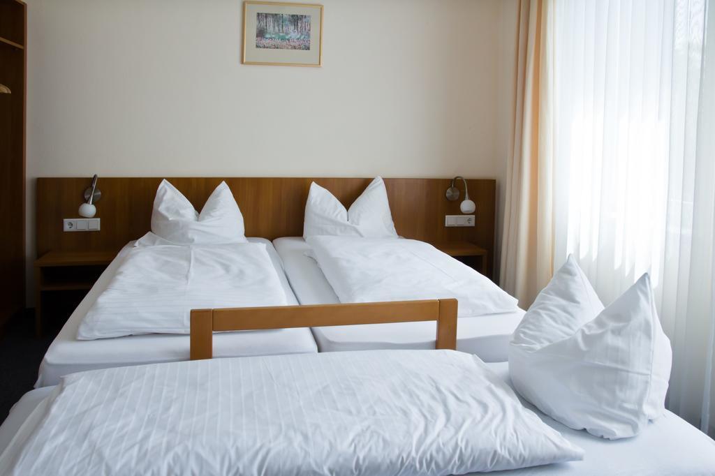Gaestehaus Zur Kurve ツィルンドルフ 部屋 写真